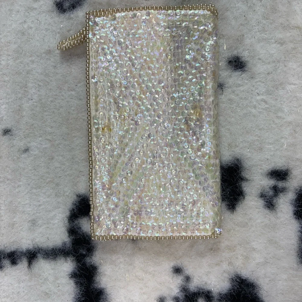 La Regale Women’s Ivory  Embroidered Vintage Sequin Clutch Bag